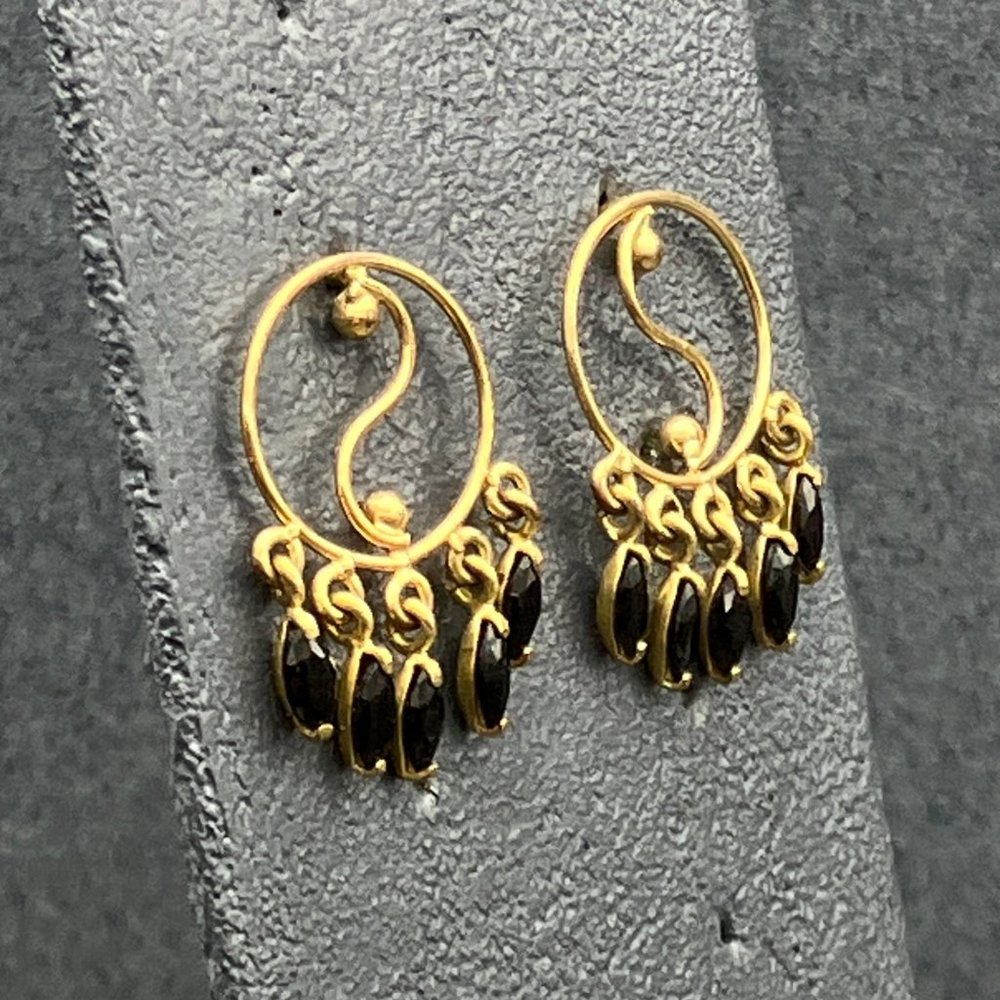 Dangle Pierced Earrings Yin Yang Gold Wire Faceted Black Ellipse Retro BoHo - Picture 2 of 5